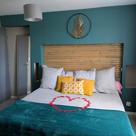 מונטובן L'Alcove Du 510 - Spa - Chambre Romantique - Sauna - Salle De Jeux מראה חיצוני תמונה